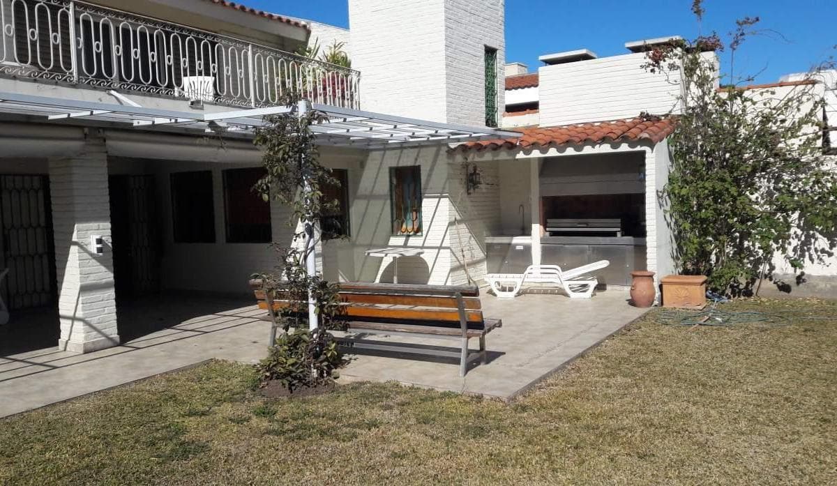 For Sale - House - Cerro de las Rosas, Roque Funes