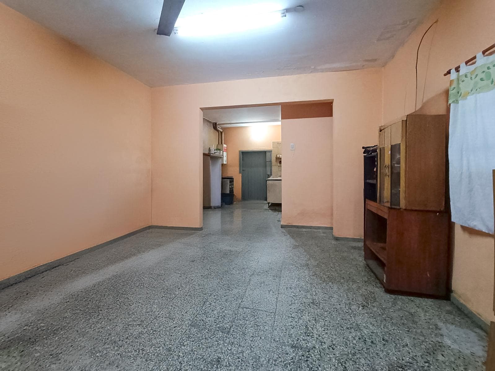 FOR SALE - 3-bedroom house in need of renovation, with a barbecue area and a covered patio - Azcuénaga, Rosario.