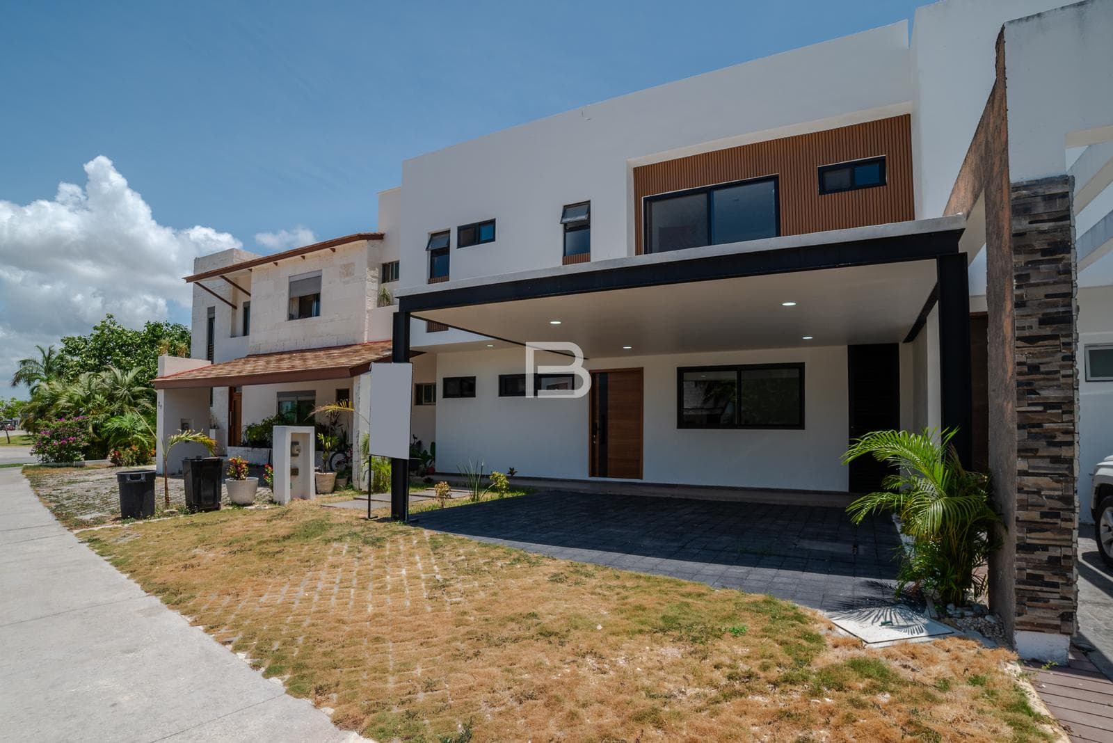 House for Sale in the Aqua Residential Complex