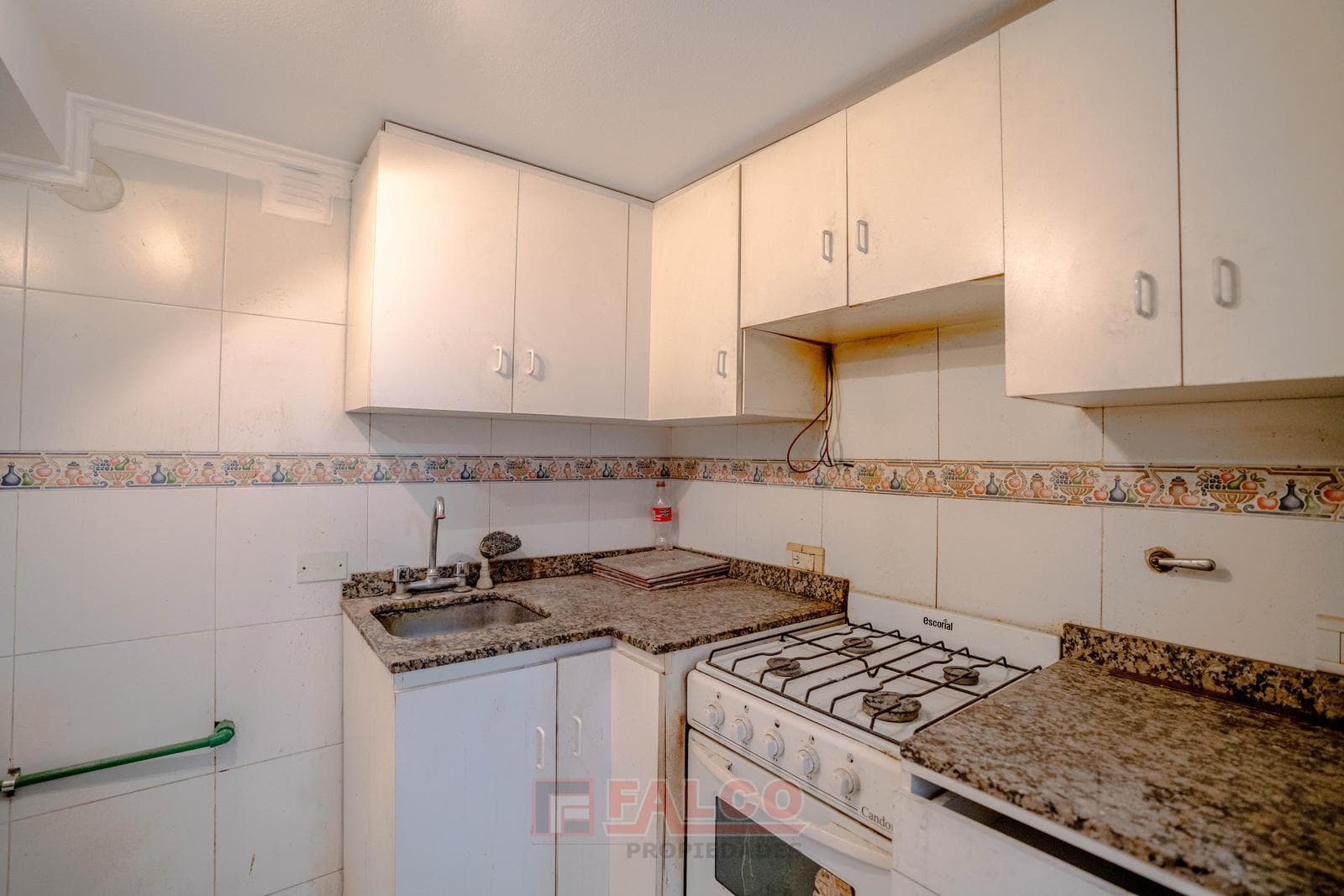 Very bright three-bedroom ground-floor apartment