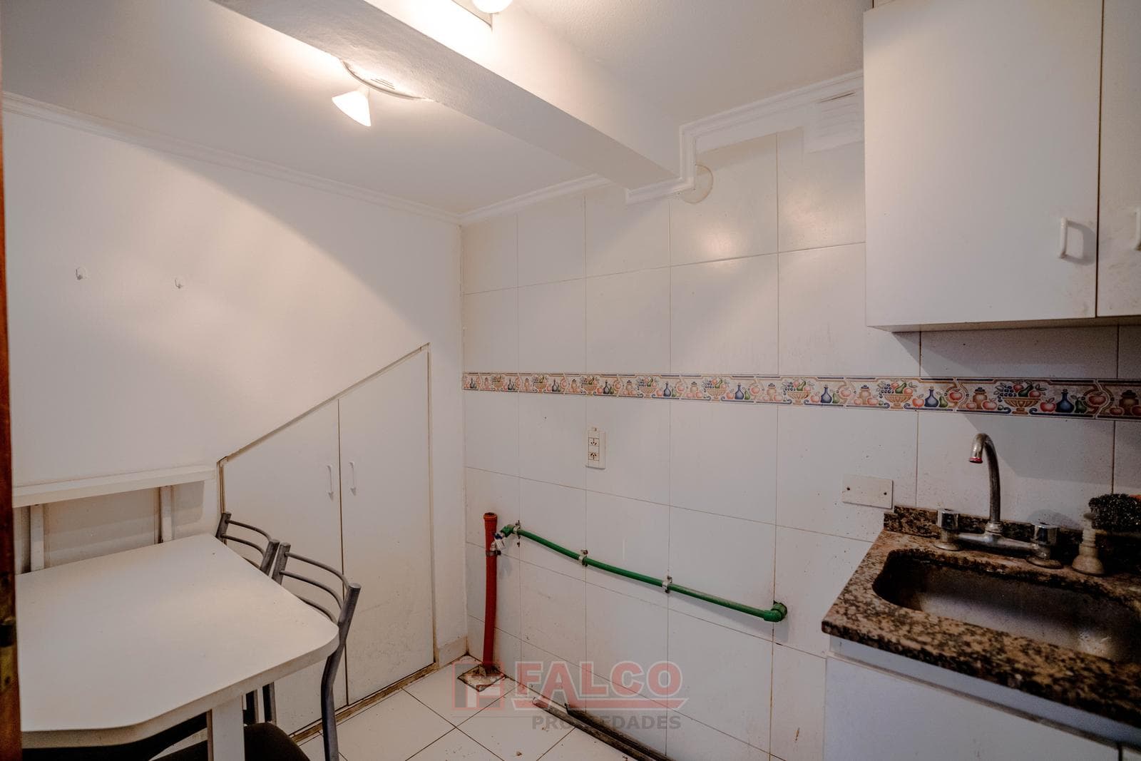Very bright three-bedroom ground-floor apartment