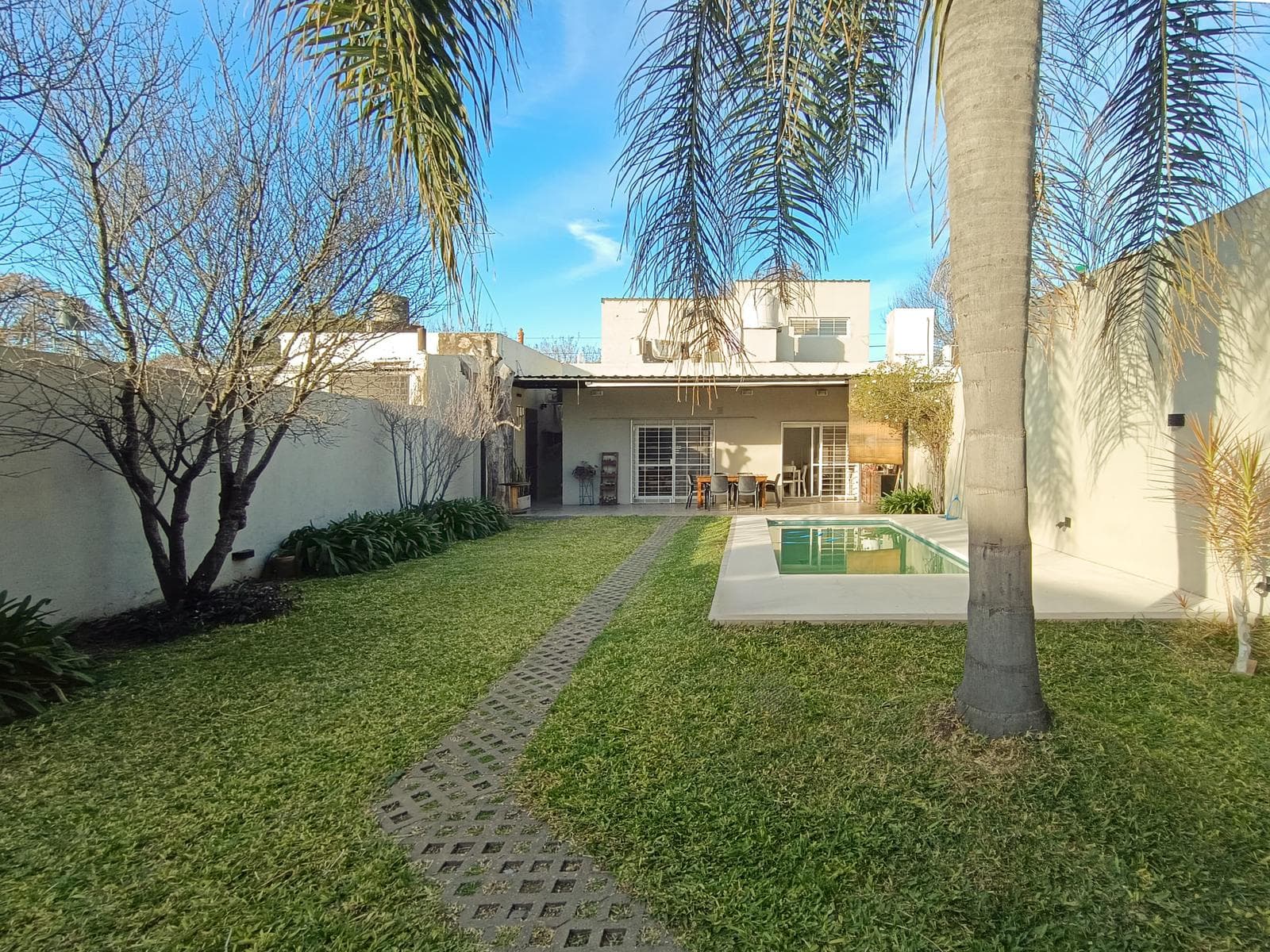 FOR SALE/EXCHANGE - House - 3 bedrooms - Patio and pool - Alberdi, Rosario
