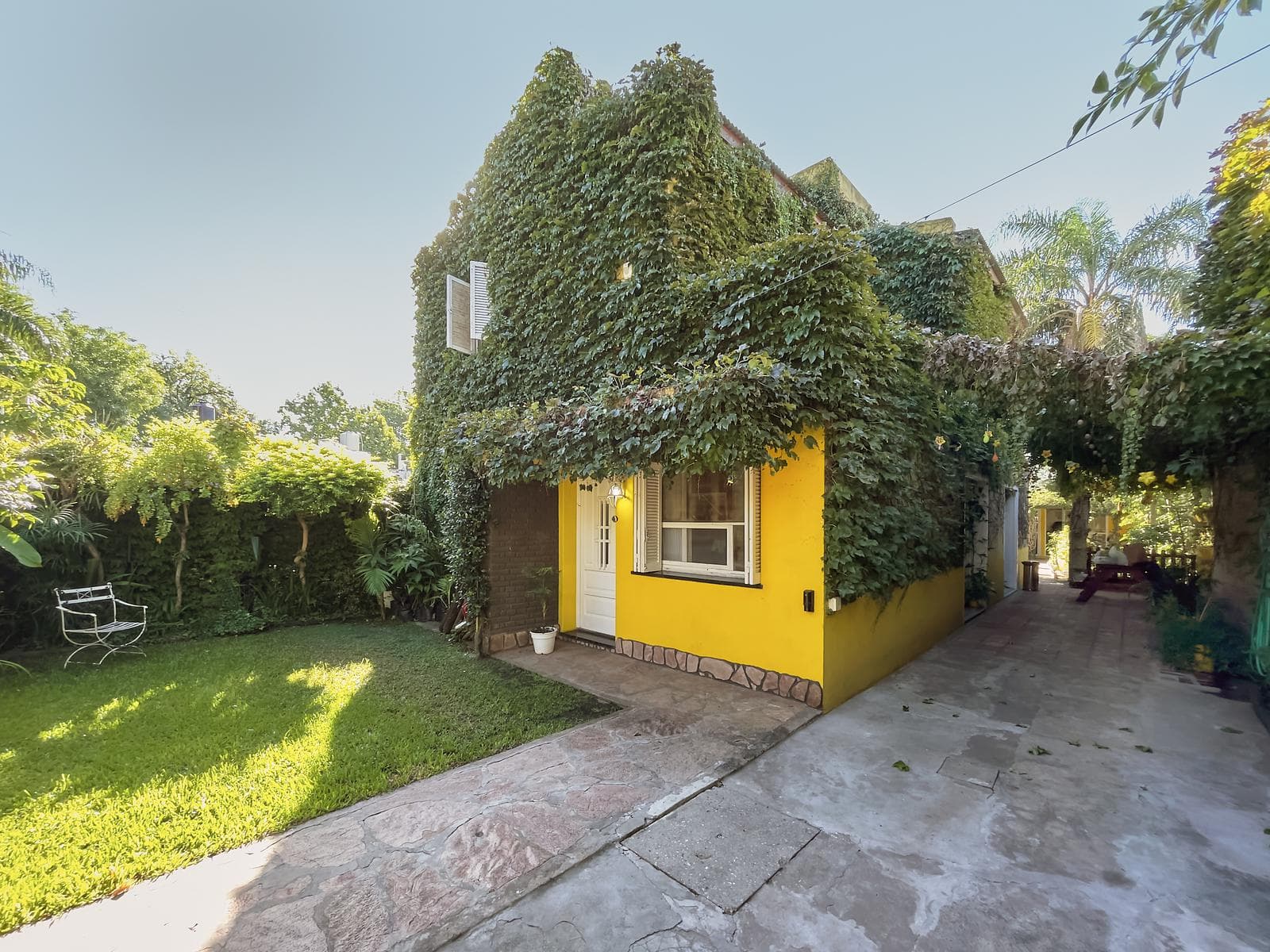 FOR SALE - 3-bedroom house with barbecue area and pool - Fisherton, Rosario