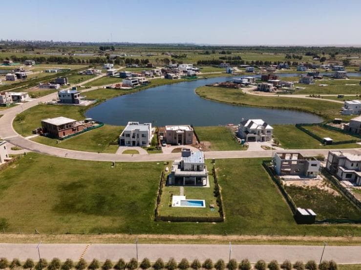 616 m² LOT FOR SALE IN THE VILLALOBOS HUDSON NEIGHBORHOOD - FINANCING AVAILABLE