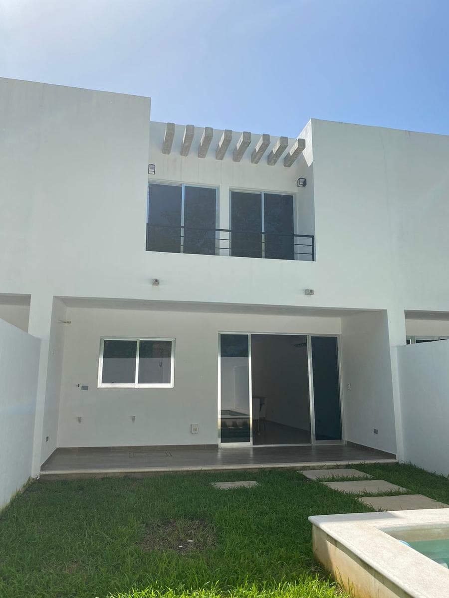 HOMES FOR SALE IN PUERTO MORELOS WITH A POOL AND LUXURY FINISHES