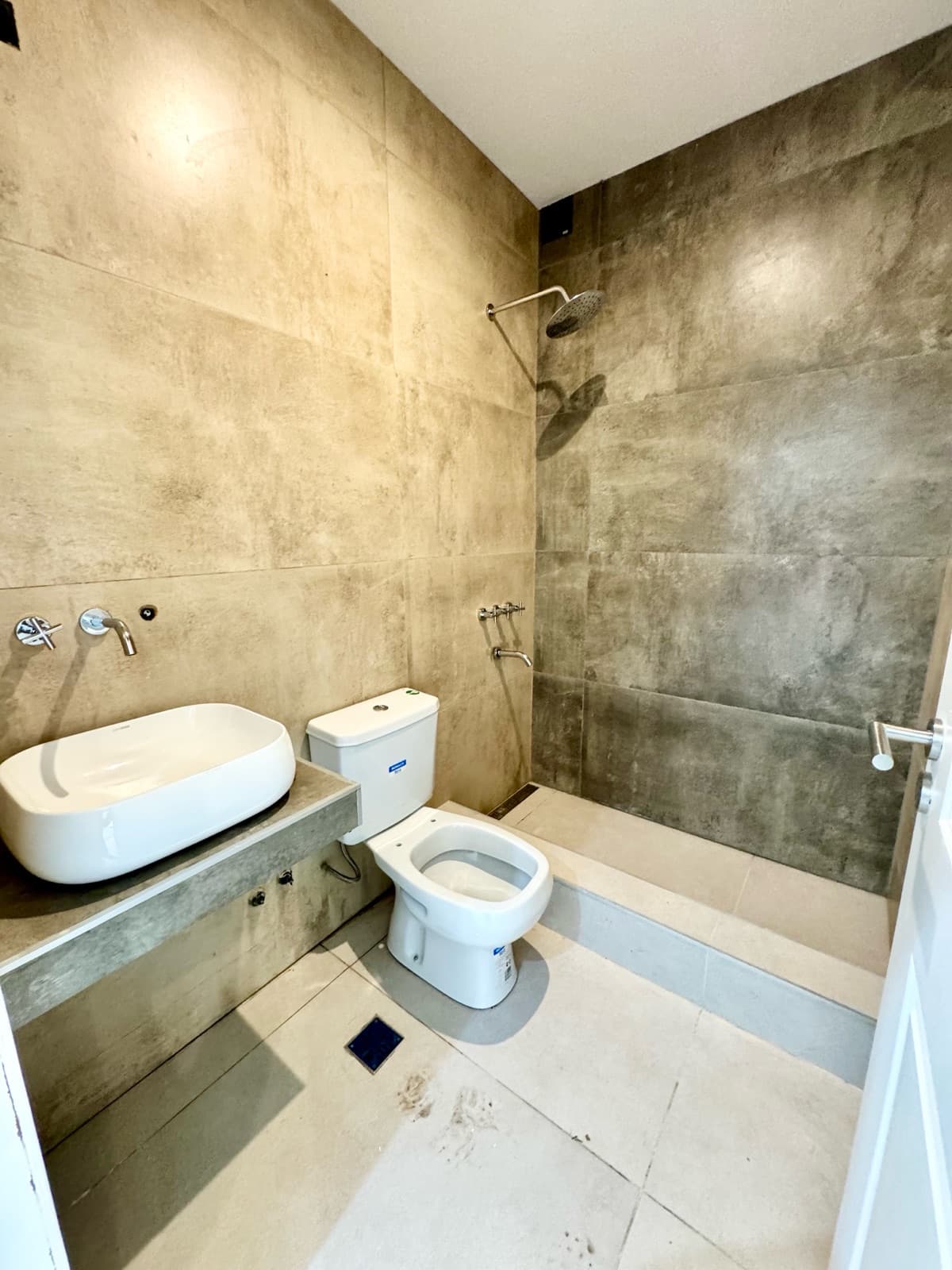 Beautiful brand-new home in Santa Elena - Pilar del Este!