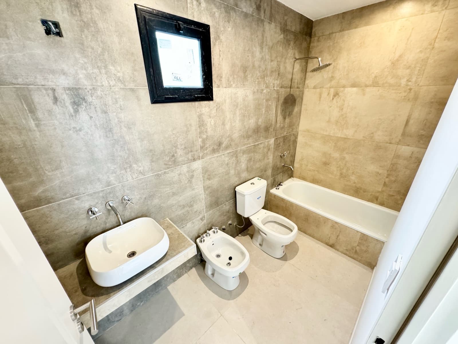 Beautiful brand-new home in Santa Elena - Pilar del Este!