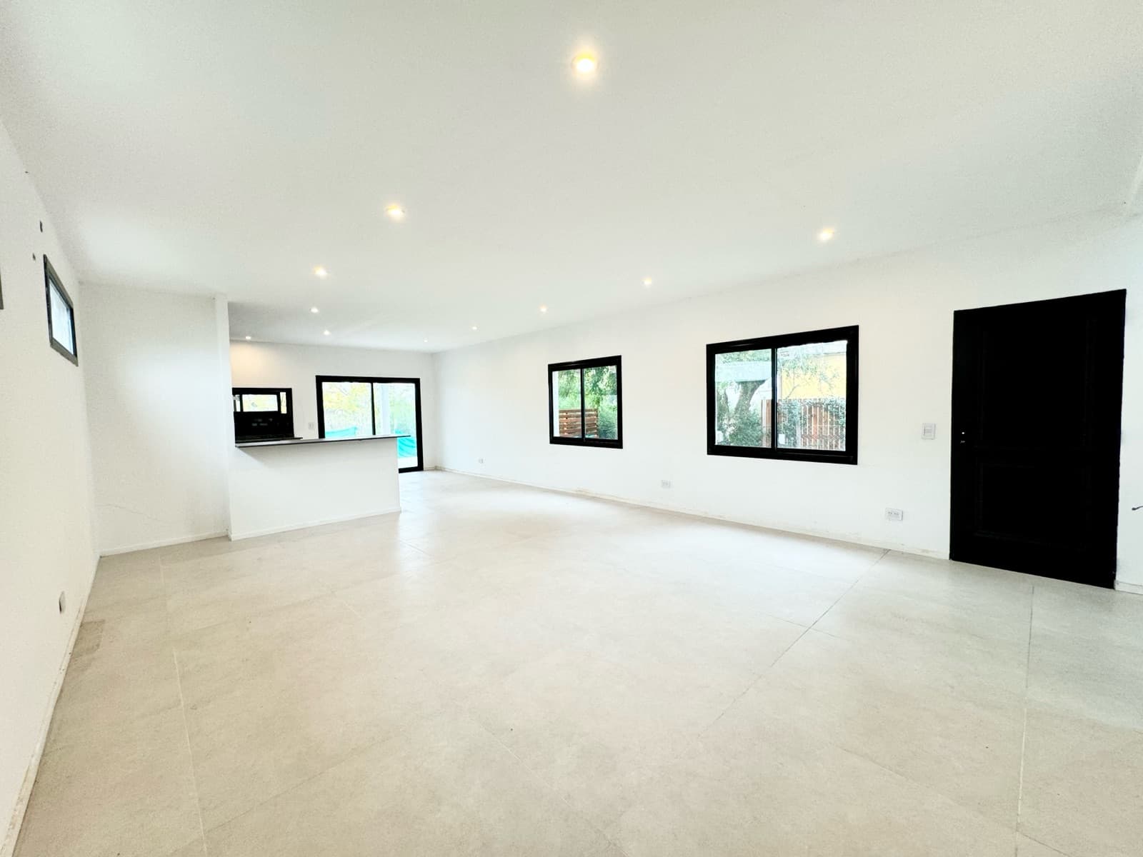 Beautiful brand-new home in Santa Elena - Pilar del Este!