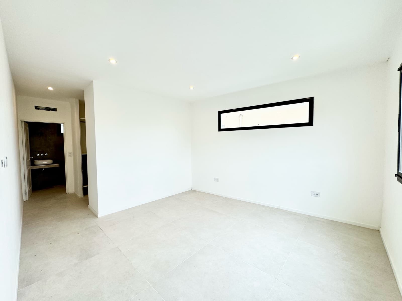 Beautiful brand-new home in Santa Elena - Pilar del Este!