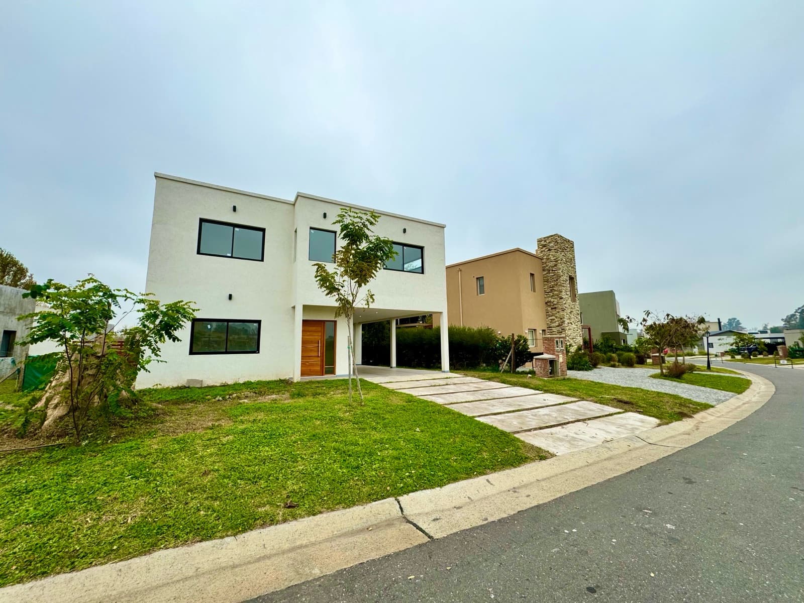 Beautiful brand-new home in Santa Elena - Pilar del Este!