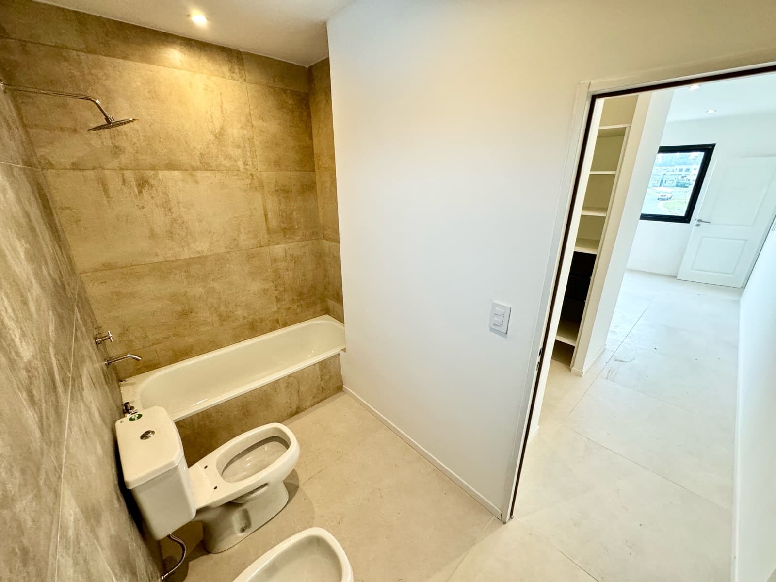 Beautiful brand-new home in Santa Elena - Pilar del Este!