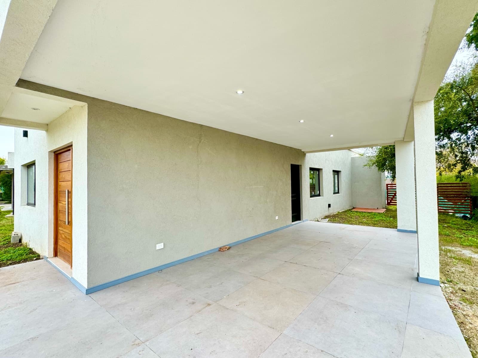 Beautiful brand-new home in Santa Elena - Pilar del Este!