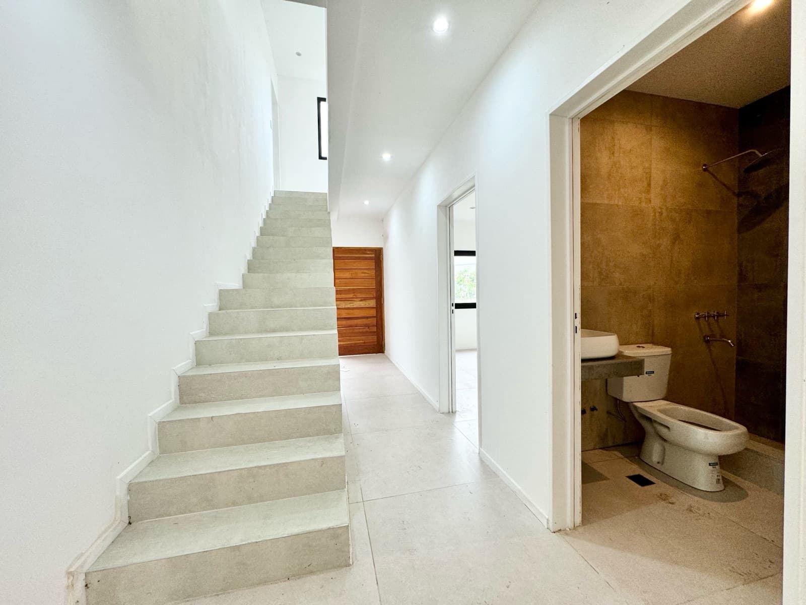 Beautiful brand-new home in Santa Elena - Pilar del Este!