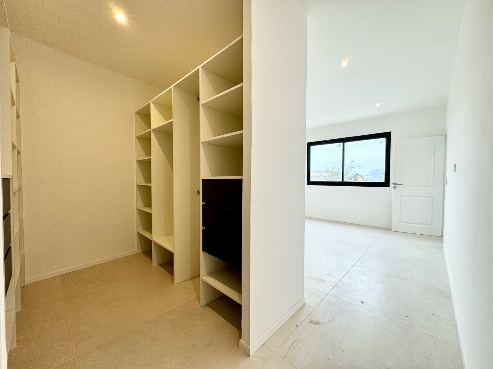 Beautiful brand-new home in Santa Elena - Pilar del Este!