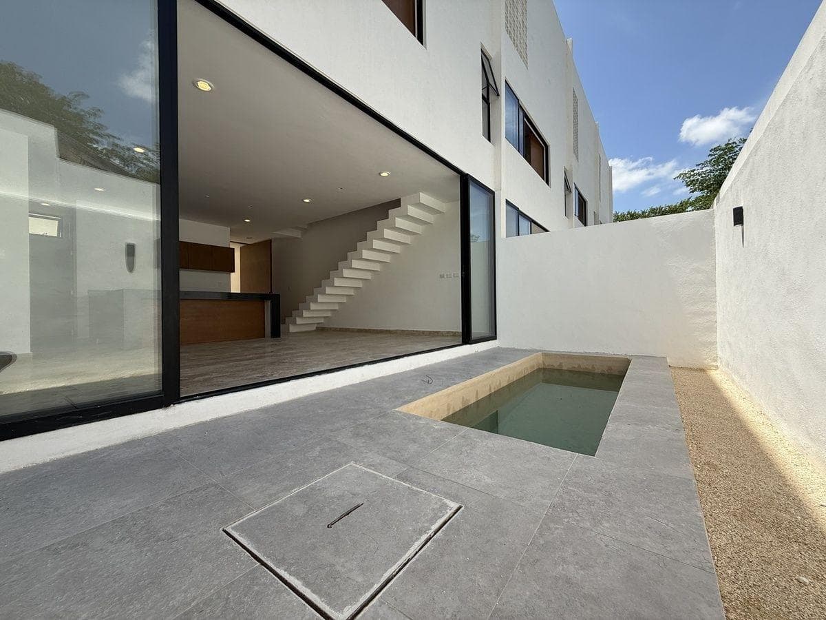 House in northern Mérida, Temozón Norte
