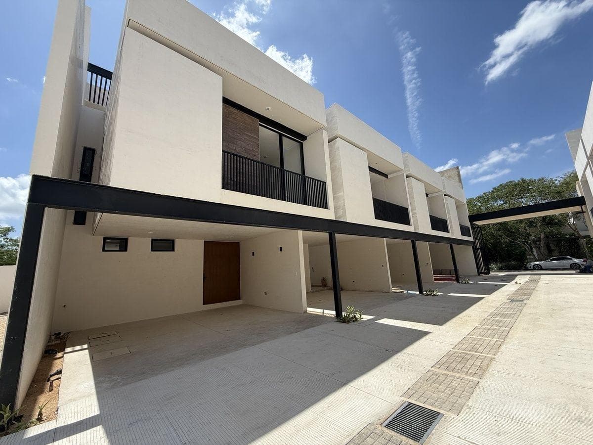 House in northern Mérida, Temozón Norte