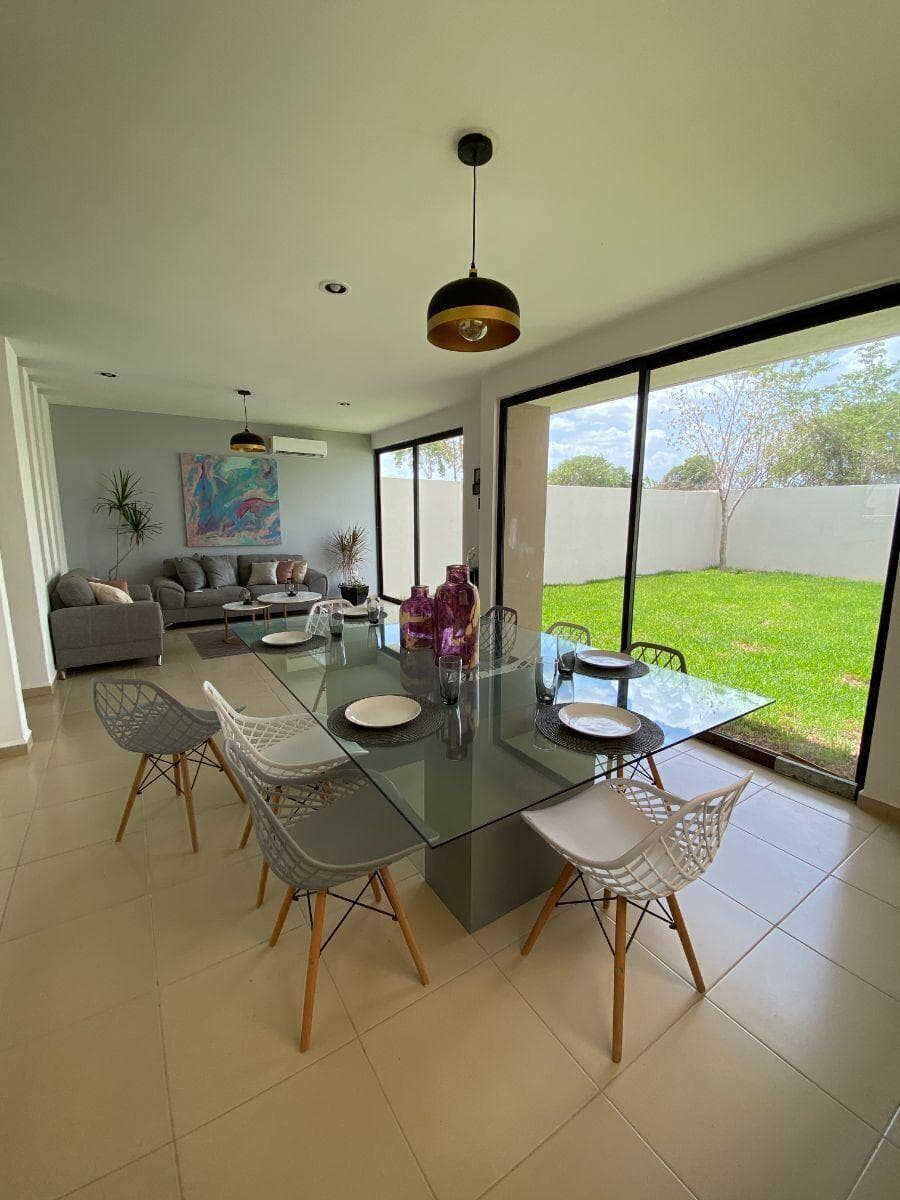 House north of Mérida, in Conkal. Private with amenities