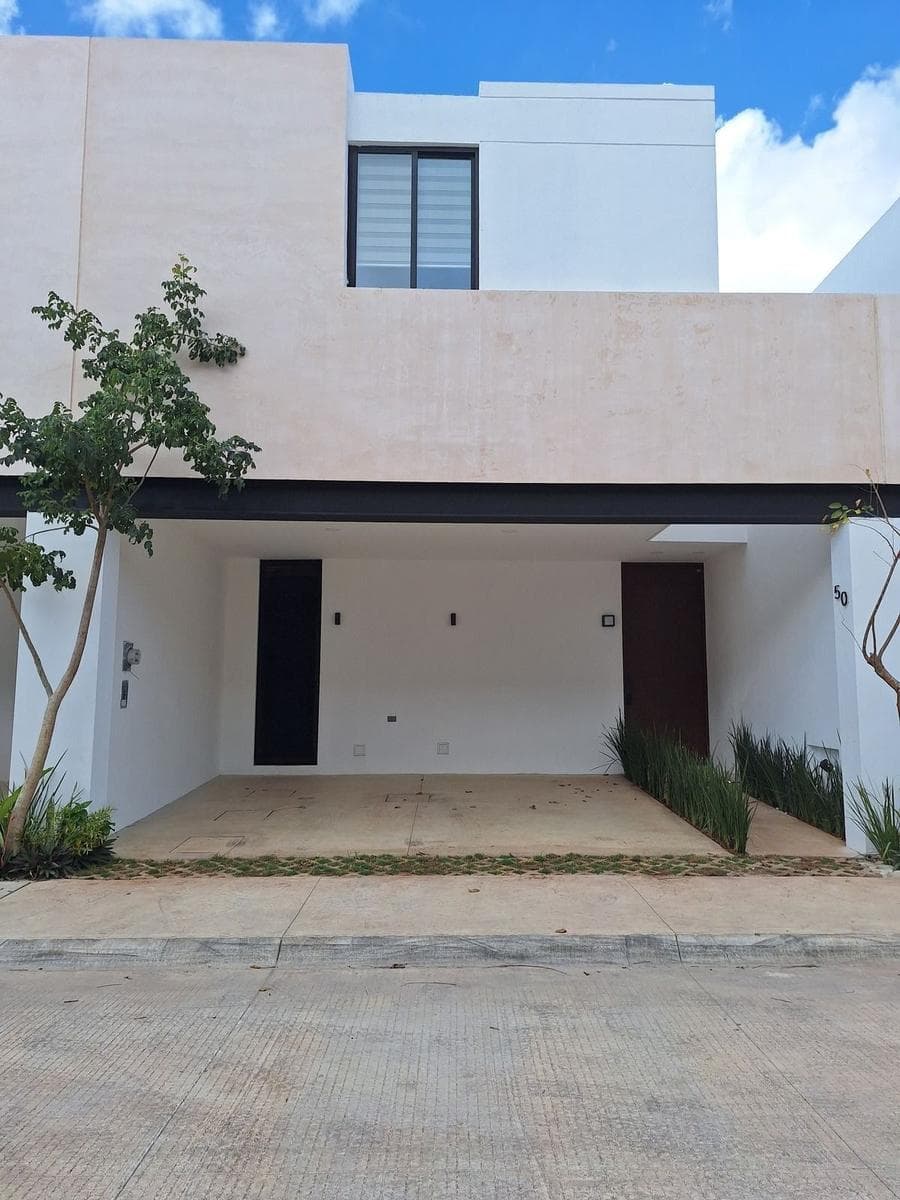 House north of Mérida in Cholul, Smart Home in a gated community