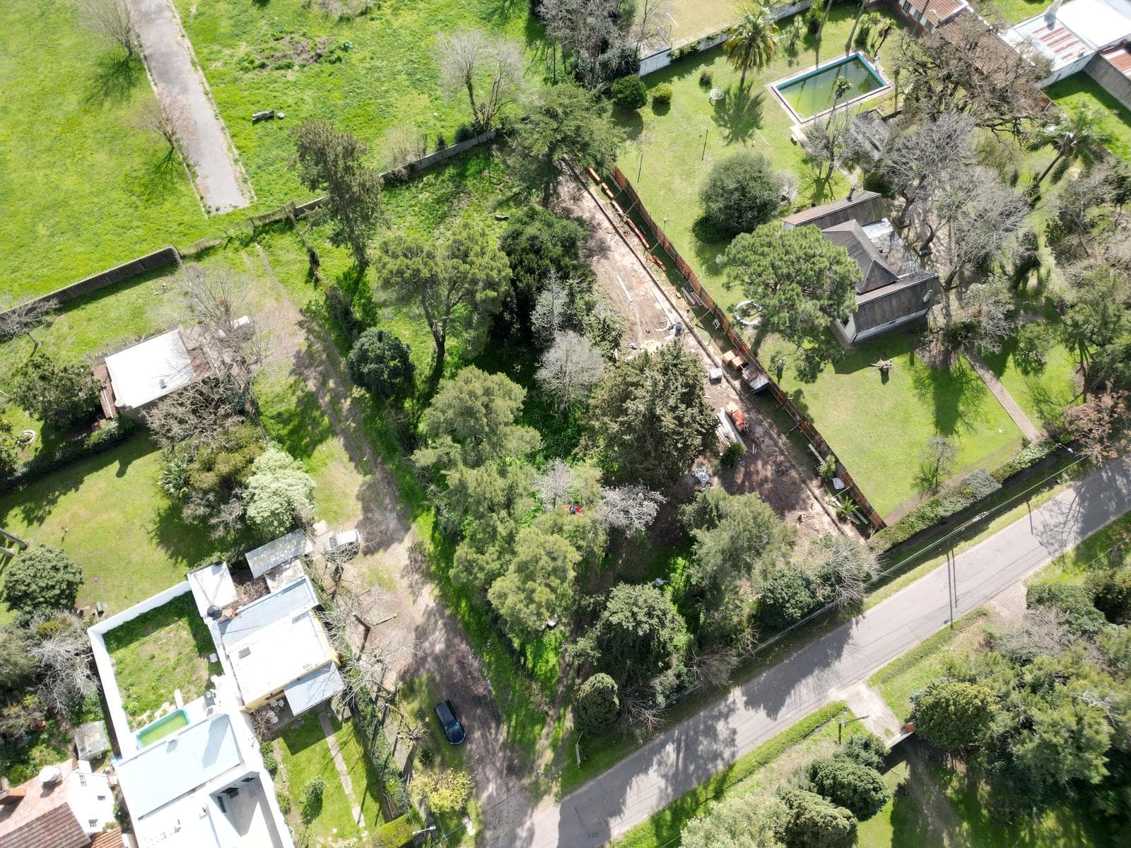 Land for sale in Villa Castells: 478 at the corner of 12. Lot measuring 11 x 54. Valid building permit