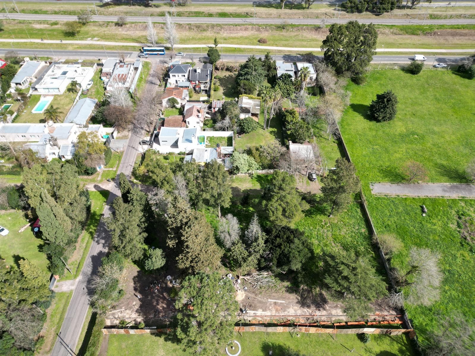 Land for sale in Villa Castells: 478 at the corner of 12. Lot measuring 11 x 54. Valid building permit