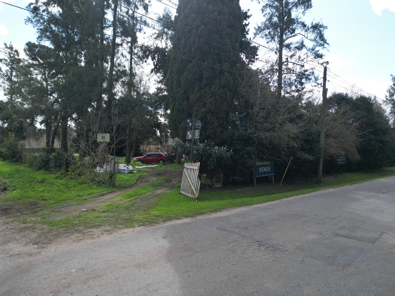 Land for sale in Villa Castells: 478 at the corner of 12. Lot measuring 11 x 54. Valid building permit