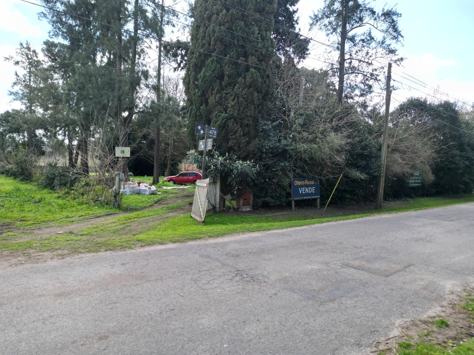 Land for sale in Villa Castells: 478 at the corner of 12. Lot measuring 11 x 54. Valid building permit
