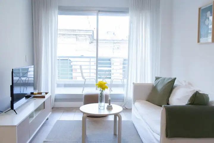 FOR SALE: 2-Room Apartment - Monserrat