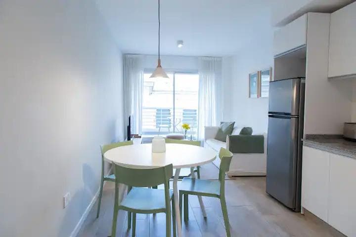 FOR SALE: 2-Room Apartment - Monserrat