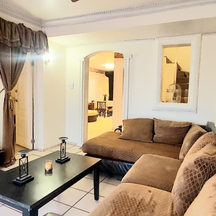 House for sale in the southern part of Colonia Altares, Hermosillo, Sonora.