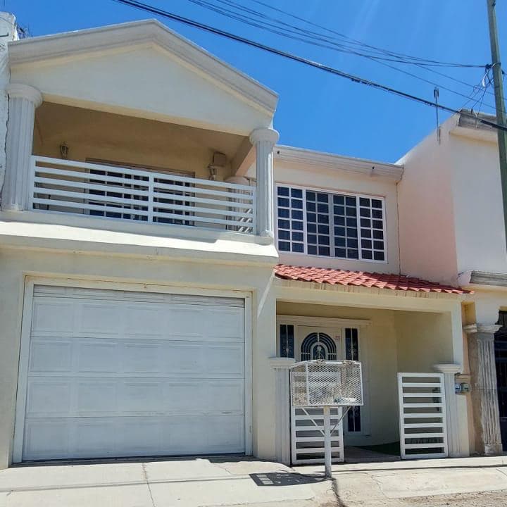 House for sale in the southern part of Colonia Altares, Hermosillo, Sonora.