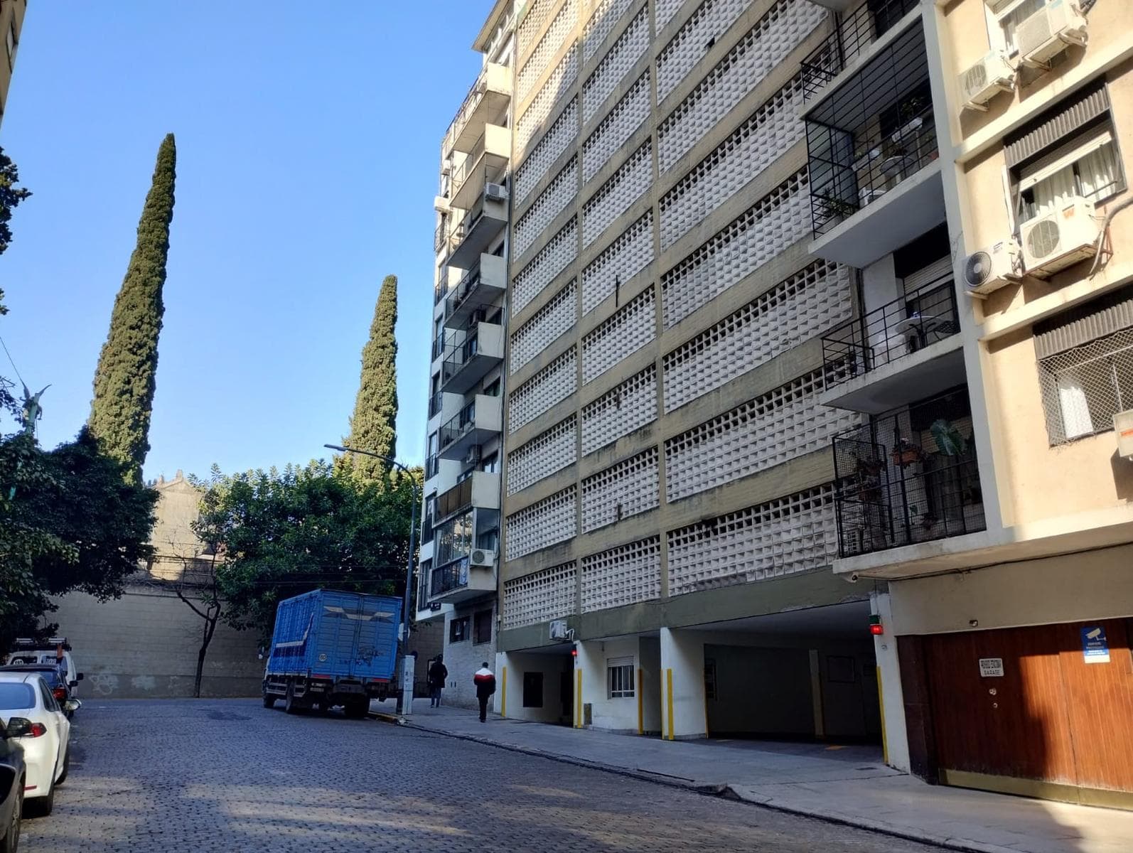 Garage for sale in Recoleta in an excellent neighborhood with plenty of space