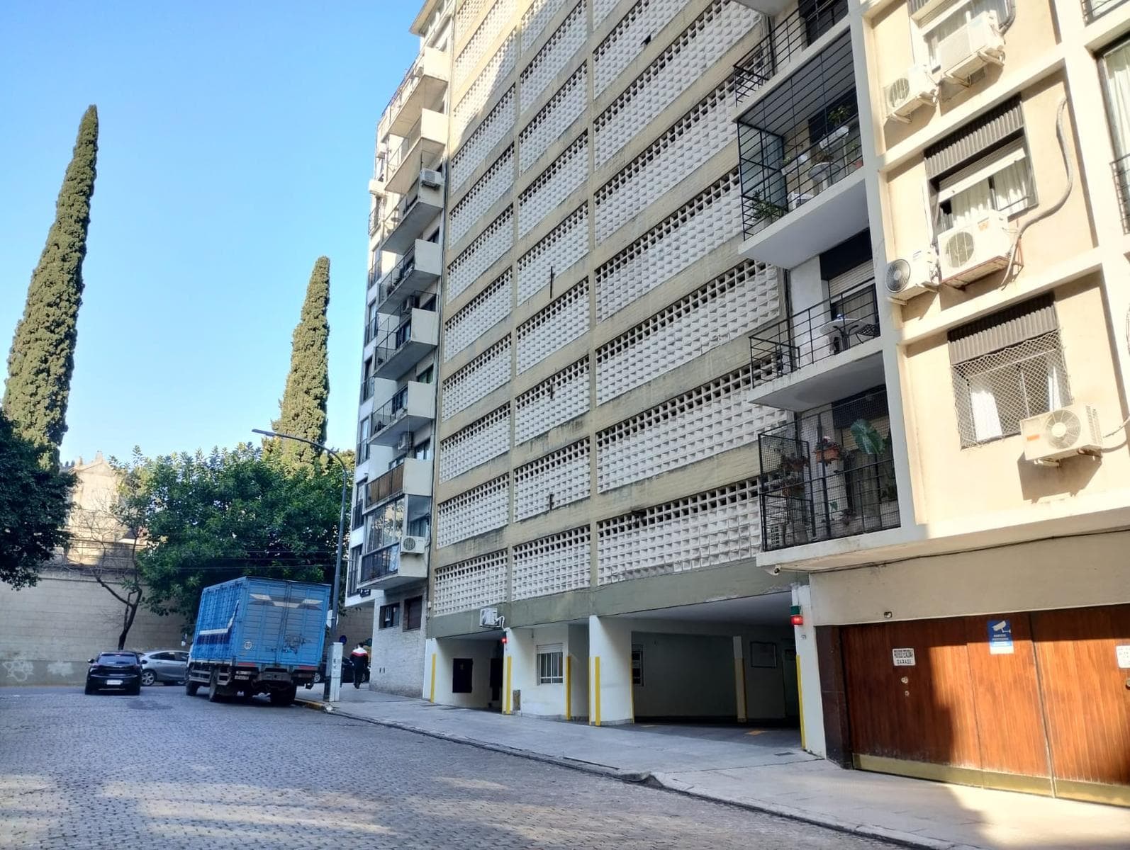 Garage for sale in Recoleta in an excellent neighborhood with plenty of space