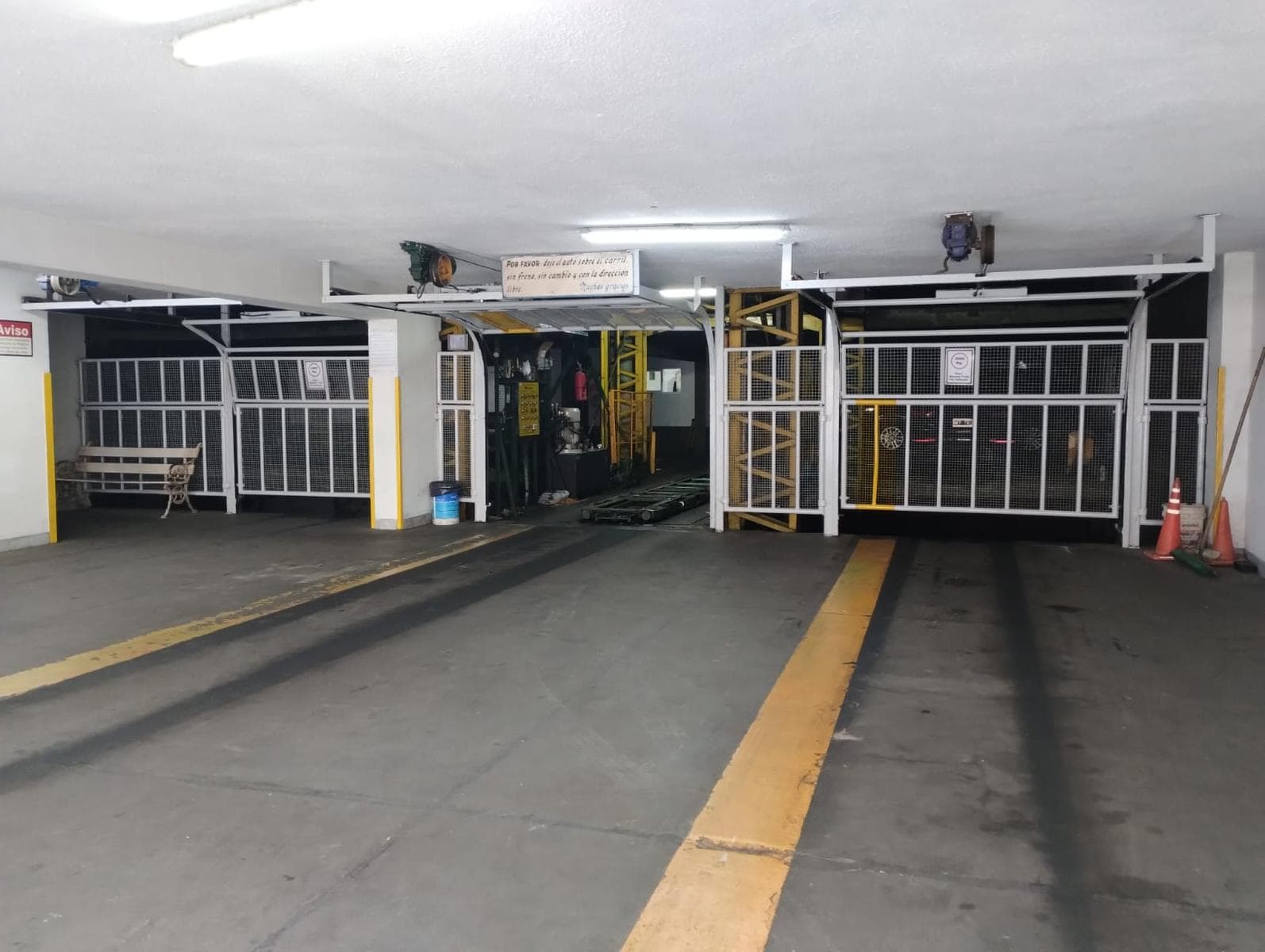 Garage for sale in Recoleta in an excellent neighborhood with plenty of space