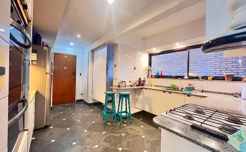 For Sale/Trade: Four-Bedroom Apartment, Half-Floor, Garage, Storage Room. Rio