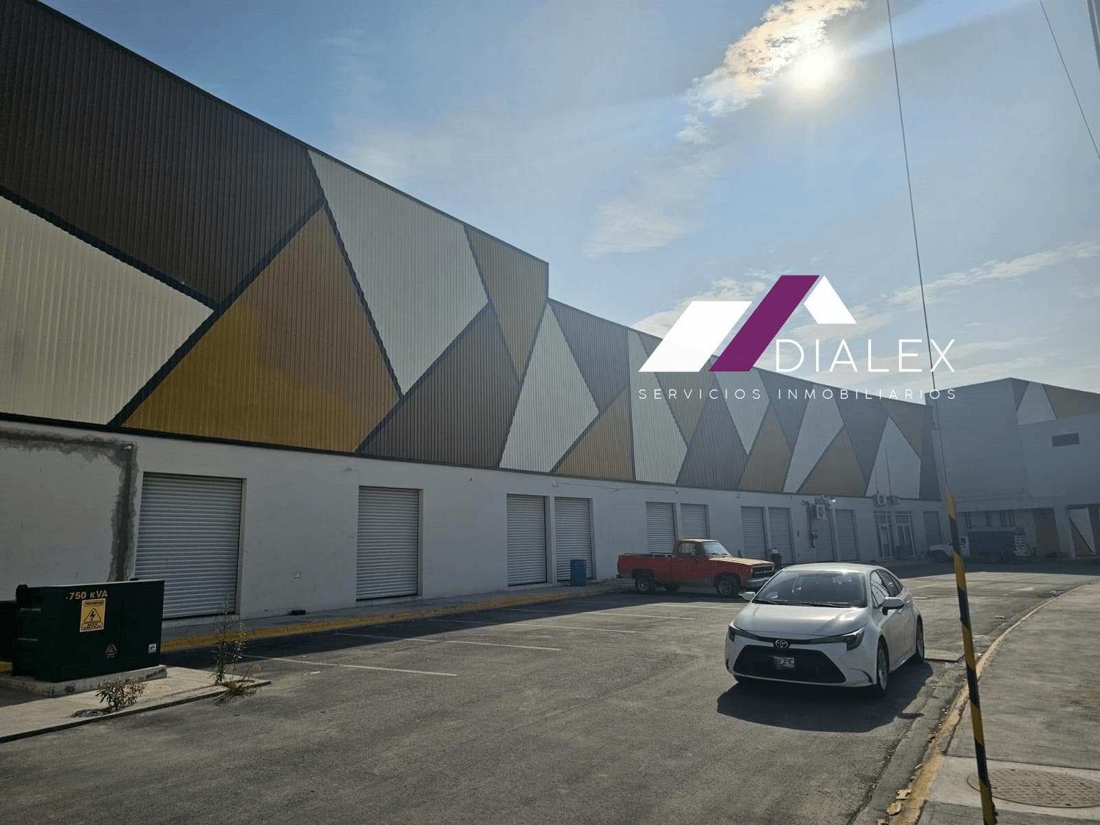 Bodegas y Locales en VENTA a 10 min. del Centro de APODACA - Desde 77 m2 hasta 103 m2