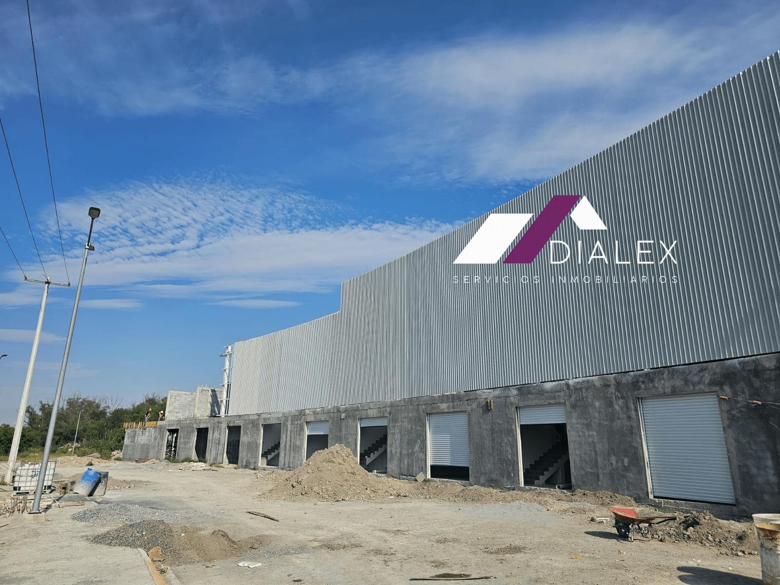 Bodegas y Locales en VENTA a 10 min. del Centro de APODACA - Desde 77 m2 hasta 103 m2