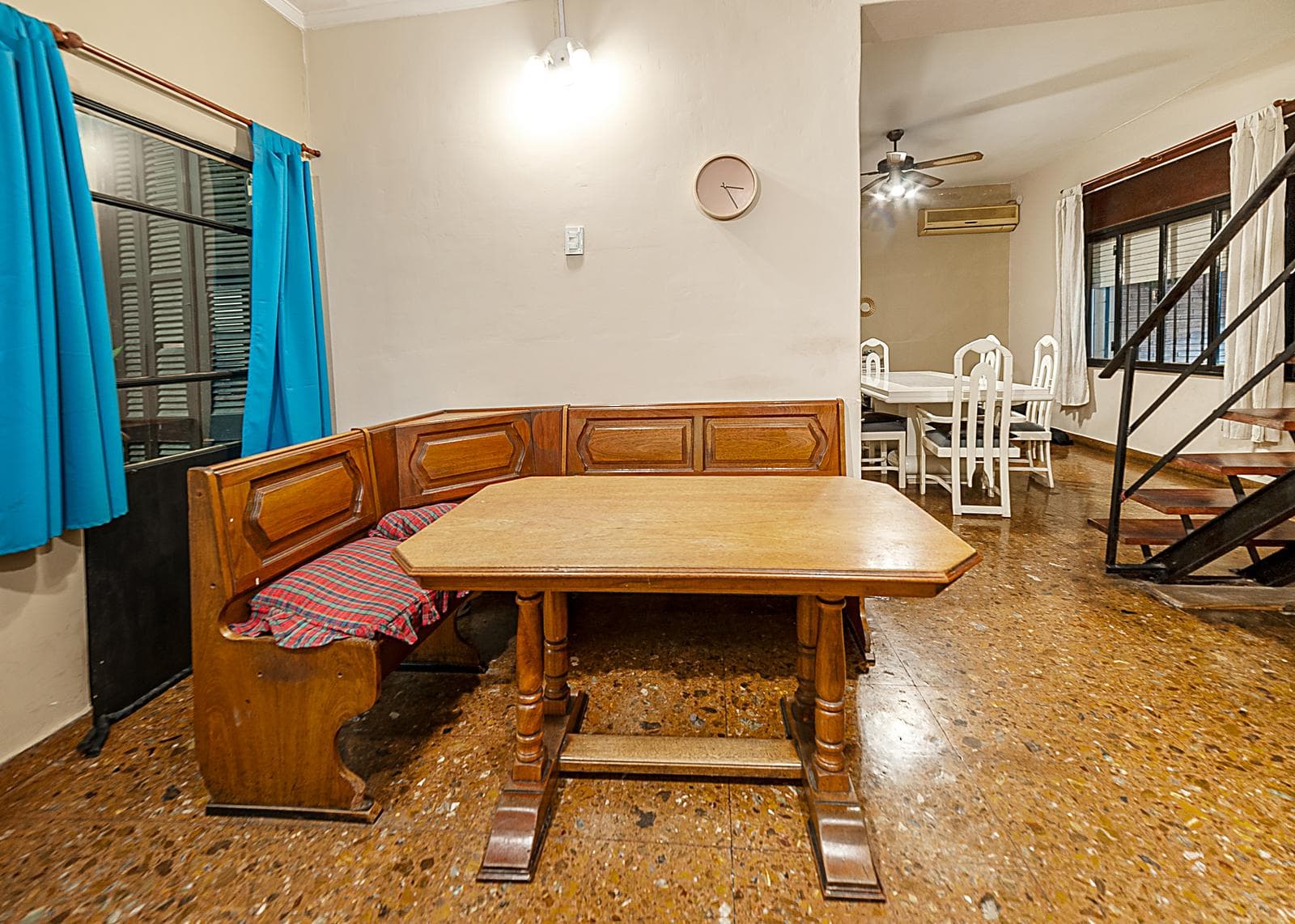 House for Sale in Parque Patricios: 7 rooms, 2 parking spaces, barbecue area, terrace.