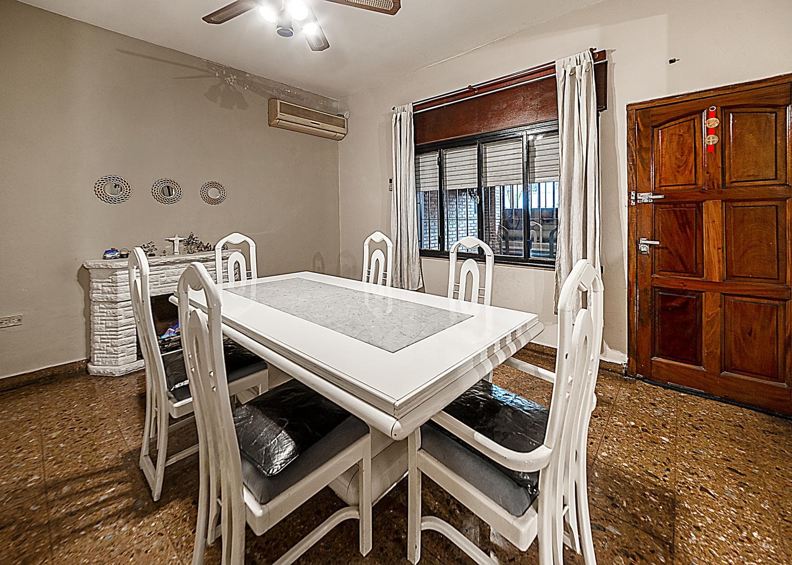 House for Sale in Parque Patricios: 7 rooms, 2 parking spaces, barbecue area, terrace.
