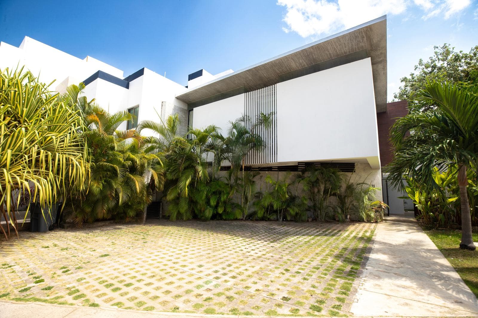 HOUSE FOR SALE IN CANCUN, AQUA RESIDENTIAL COMPLEX