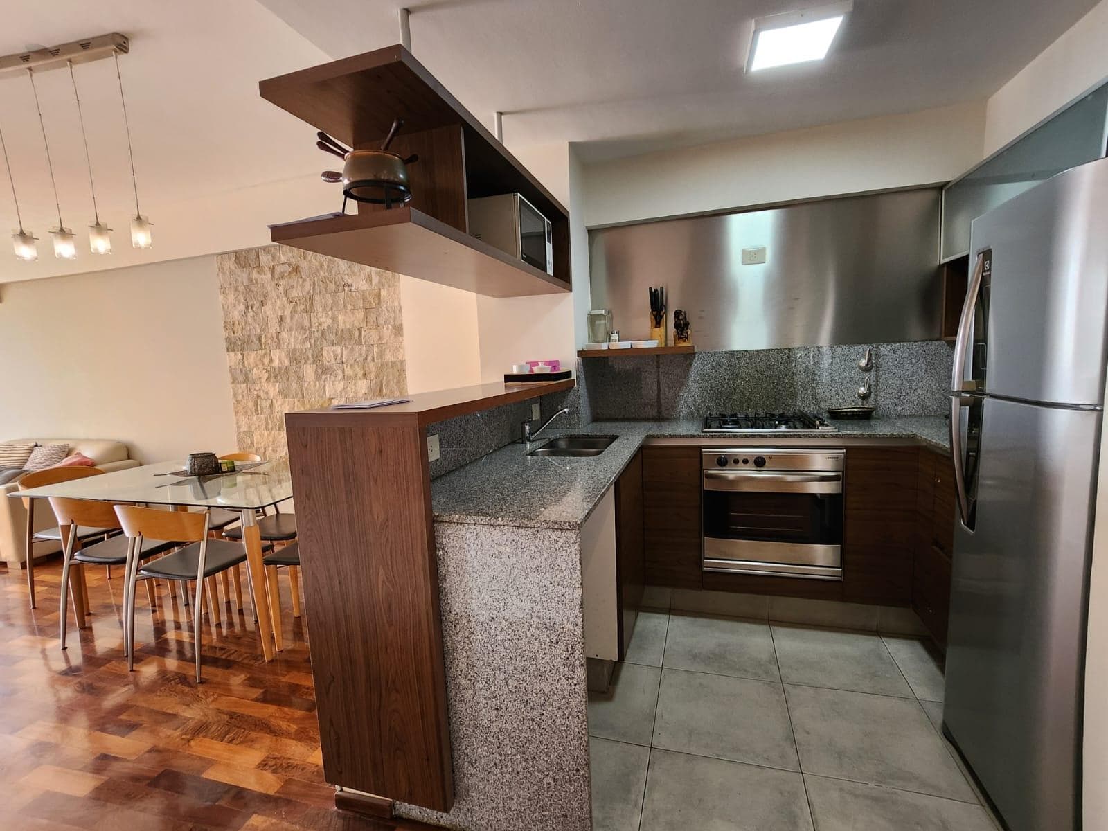2-bedroom apartment in Palermo with a street-facing view. Master suite with a balcony and terrace. Amenities!!