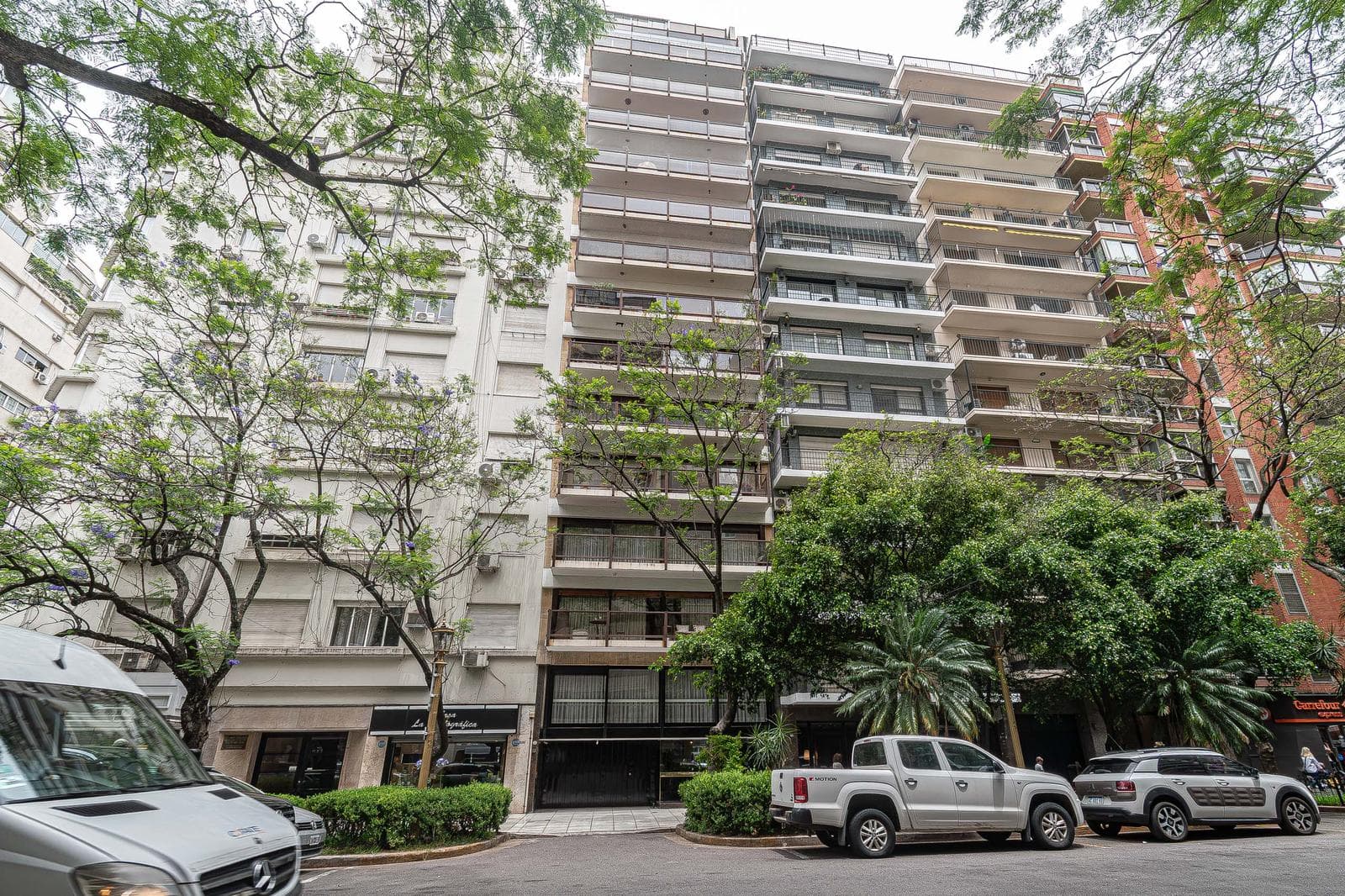 Lindísimo Piso A Nuevo en Quintana y Ayacucho - 205m2 - Con Cochera y Baulera