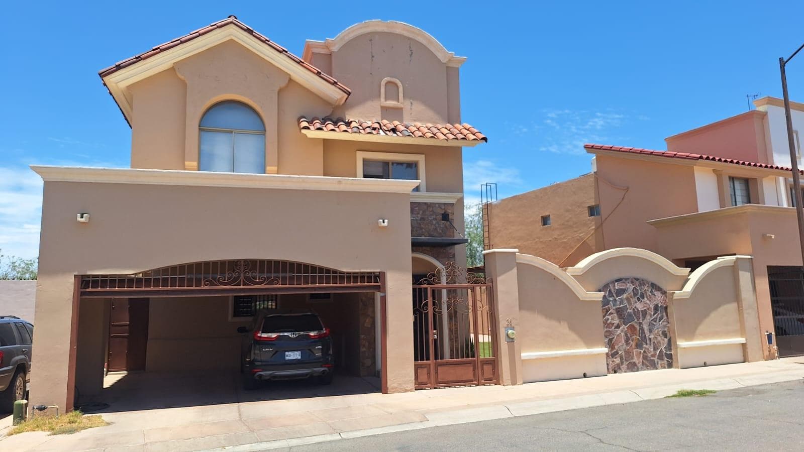 House for sale in El Conquistador with a large plot of land