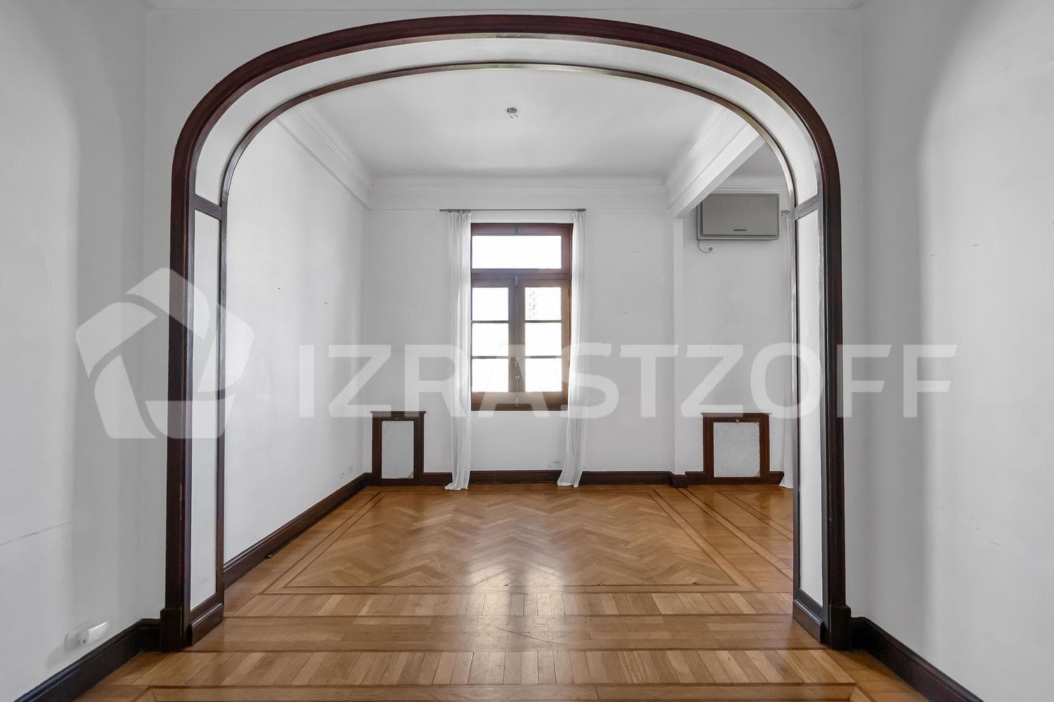 French-style 3-bedroom apartment for rent in Recoleta