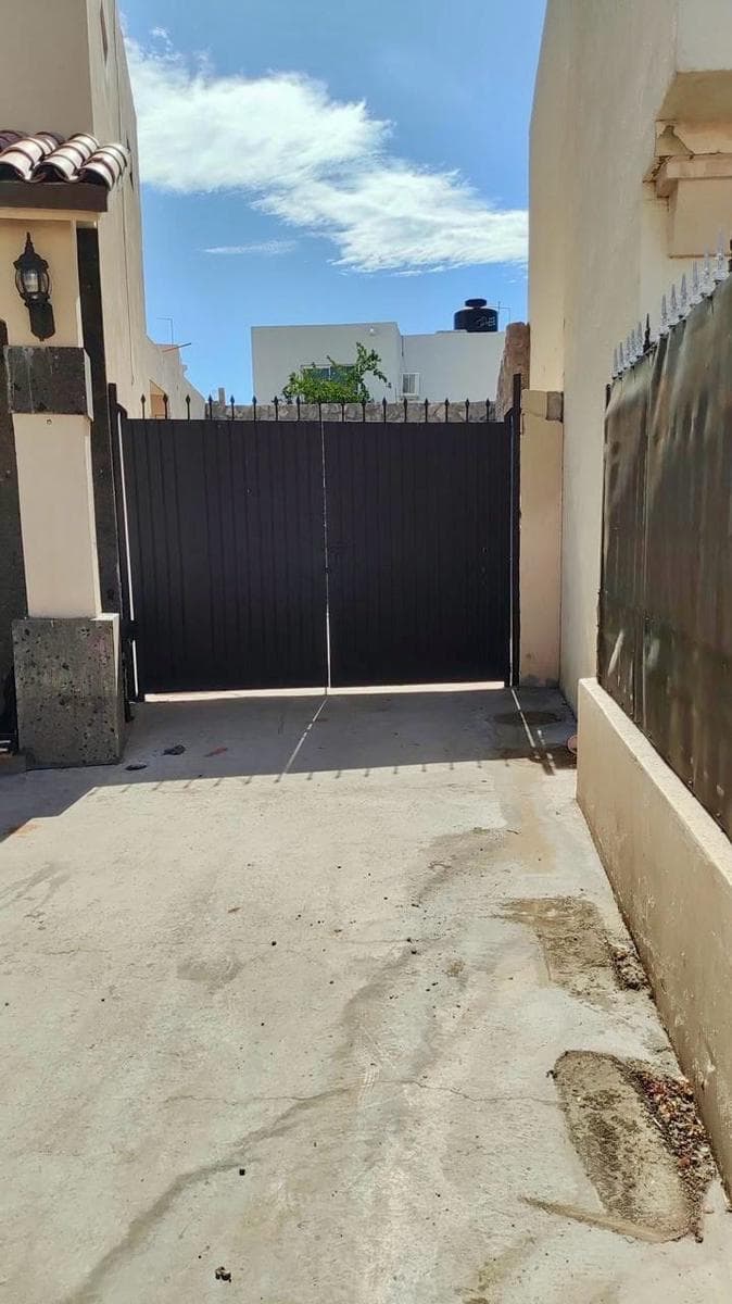 House for Sale in Puerta Real, Second Phase
