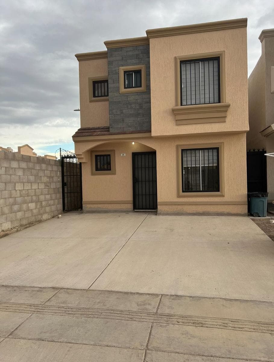 New, fully furnished house for rent in the Stanza Granada residential neighborhood (corner lot)