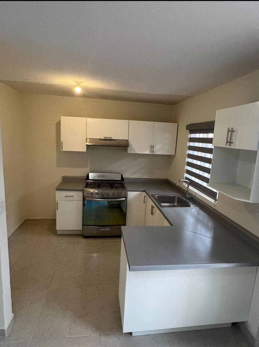 New, fully furnished house for rent in the Stanza Granada residential neighborhood (corner lot)
