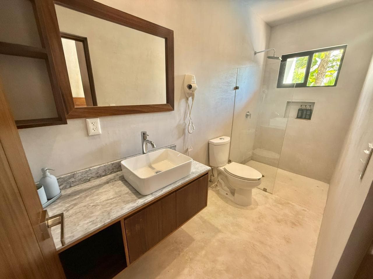 FURNISHED SWIM-UP APARTMENT 8 MINUTES FROM THE BEACH IN TULUM