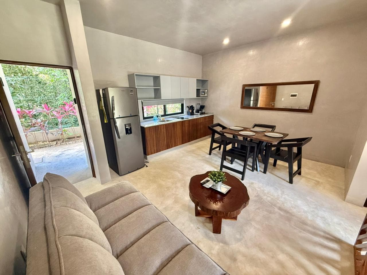 FURNISHED SWIM-UP APARTMENT 8 MINUTES FROM THE BEACH IN TULUM