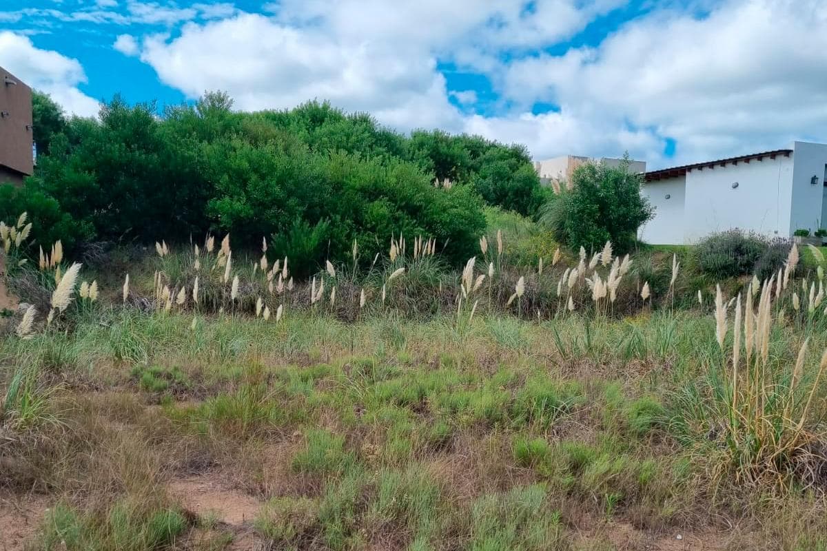 Lot in Costa Esmeralda, Senderos 3