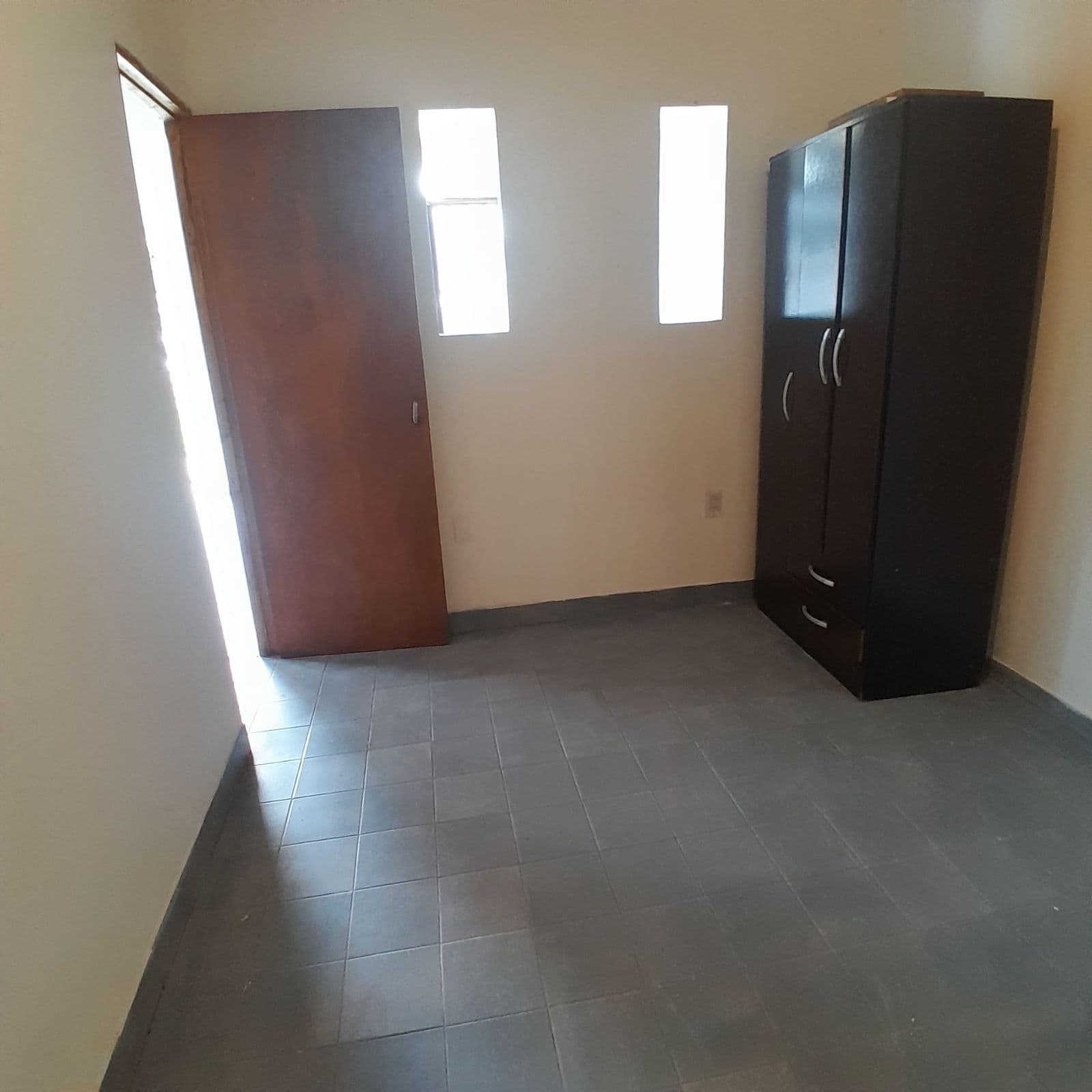 2-room townhouse for rent with no maintenance fees and a garden